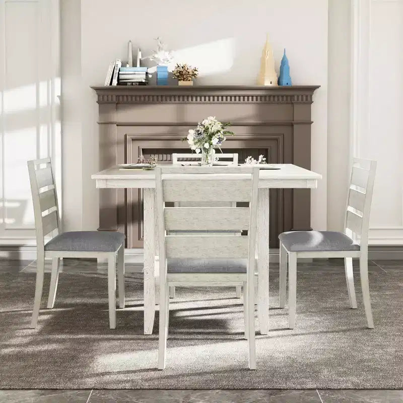 Set da pranzo rustico VECELO da 5 pezzi, tavolo quadrato in legno di gomma con ripiano e 4 sedie da pranzo imbottite senza braccioli per la cucina, grigio