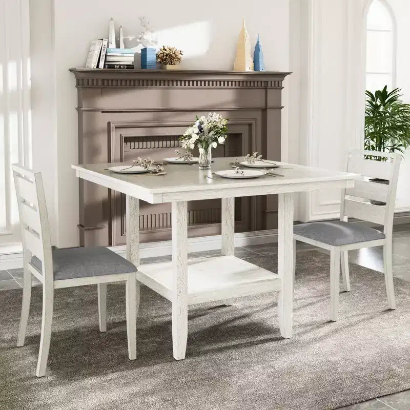 Set da pranzo rustico VECELO da 5 pezzi, tavolo quadrato in legno di gomma con ripiano e 4 sedie da pranzo imbottite senza braccioli per la cucina, grigio