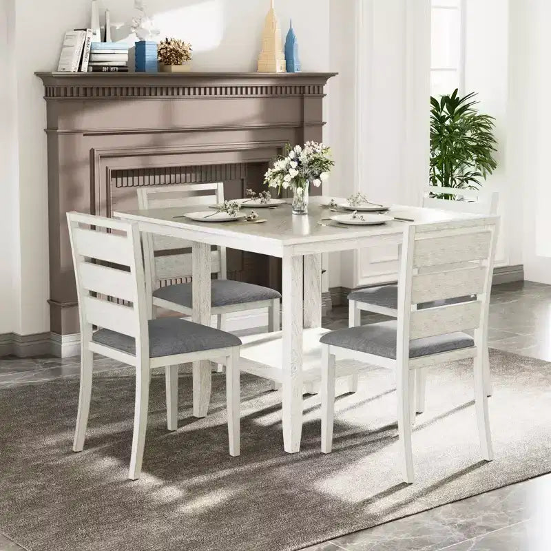 Set da pranzo rustico VECELO da 5 pezzi, tavolo quadrato in legno di gomma con ripiano e 4 sedie da pranzo imbottite senza braccioli per la cucina, grigio