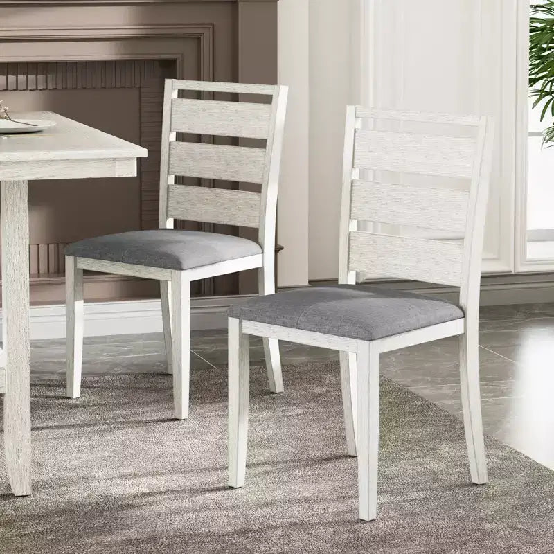 Set da pranzo rustico VECELO da 5 pezzi, tavolo quadrato in legno di gomma con ripiano e 4 sedie da pranzo imbottite senza braccioli per la cucina, grigio