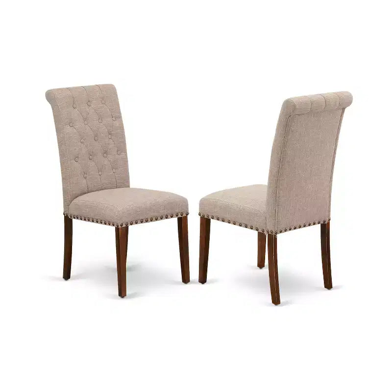 HomeStock Belmont 6-delige eetkamerset met een rechthoekige eettafel, vier Parsons-stoelen met licht fauvekleurige bekleding en een bank - mahoniefinish