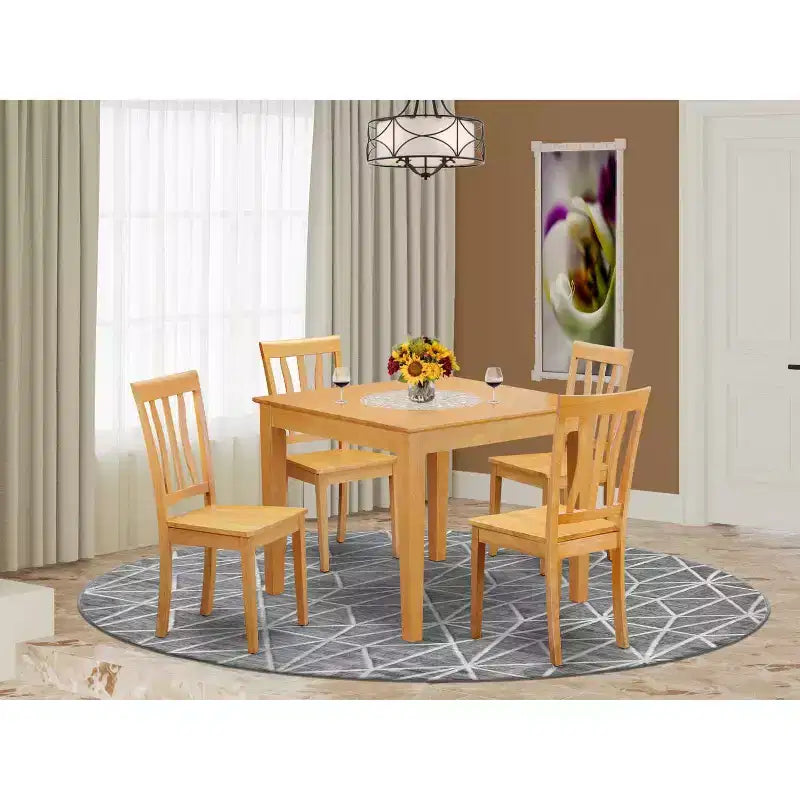 Set retrò con tavolo e sedie - Arredamento da pranzo in stile rinascimentale