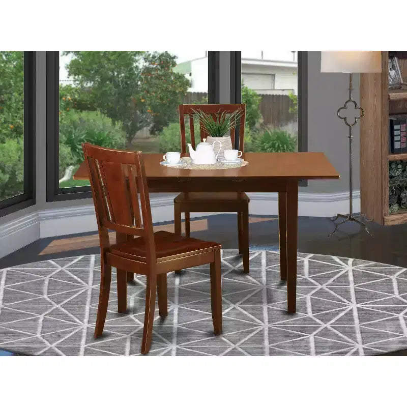 Essgruppe mit Butterfly-Ausziehplatte - Esszimmertisch und Stühle im Cottage-Stil - Elegante Mahagoni-Möbel