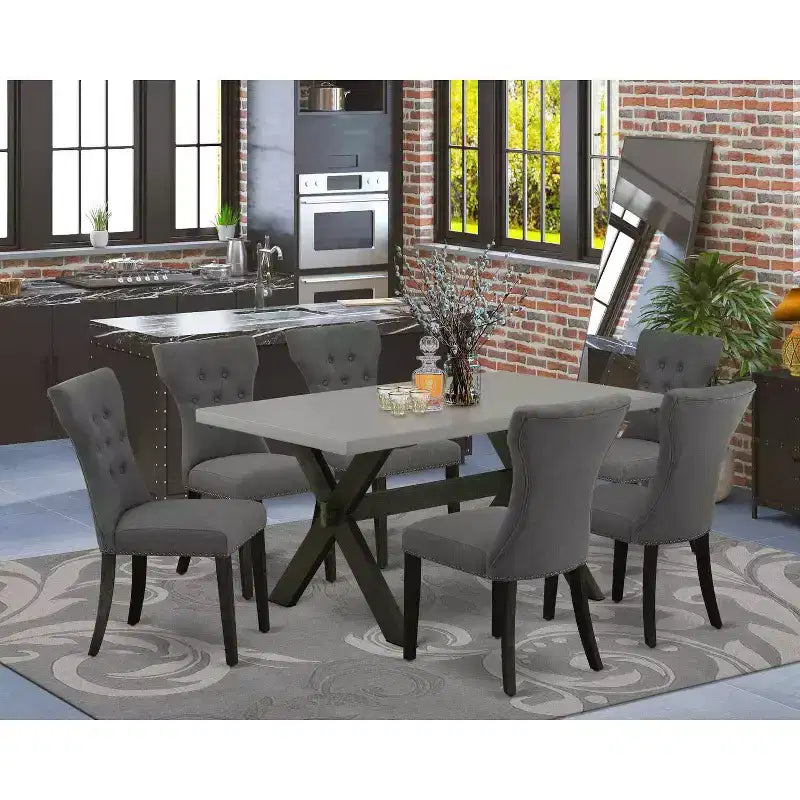 Tavolo da pranzo rettangolare HomeStock da 7 pezzi, finitura rovere naturale, piano in legno massello, con 6 sedie Parson