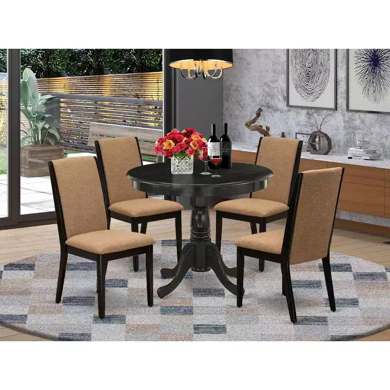 HomeStock - Set da pranzo rotondo da 5 pezzi con piano in legno massello con finitura nera spazzolata e 4 sedie Parsons