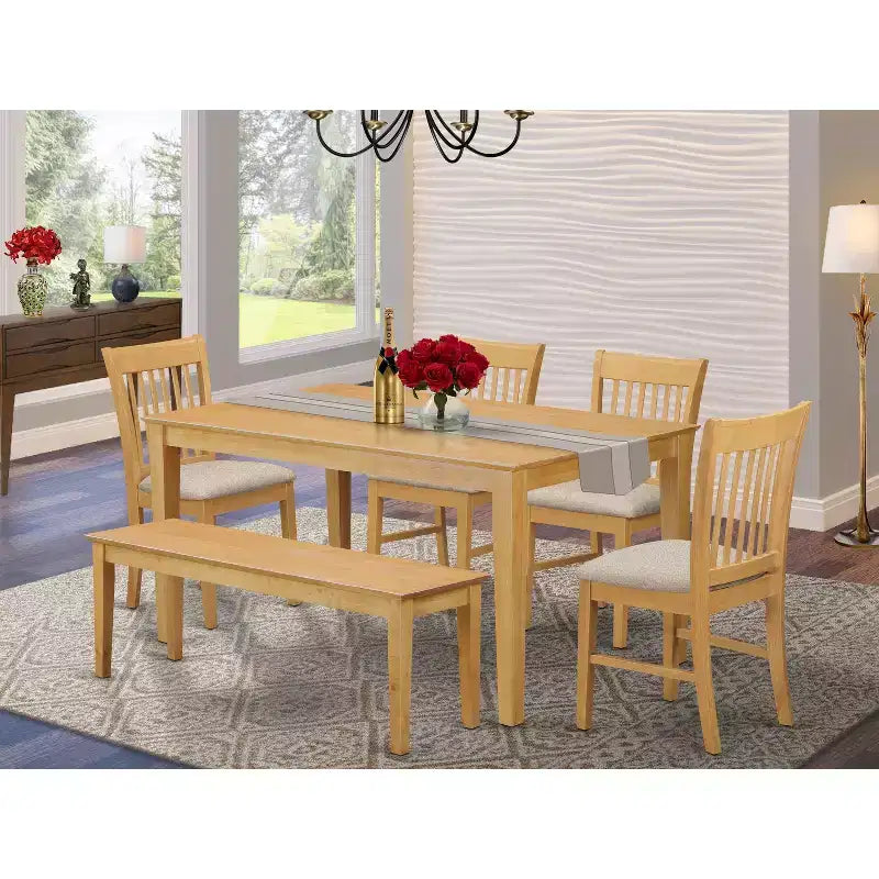 Tavolo da pranzo rettangolare HomeStock da 6 pezzi con finitura rovere naturale, piano in legno massello, 1 panca e 4 sedie
