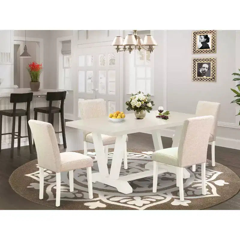 HomeStock tavolo da pranzo rettangolare da 5 pezzi con finitura rovere naturale, piano in legno massello e 4 sedie Parson