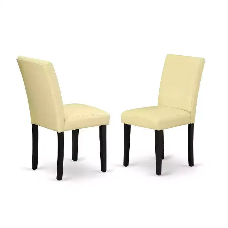 Tavolo da pranzo rettangolare HomeStock da 5 pezzi con finitura nera, piano in legno massello e 4 sedie Parsons