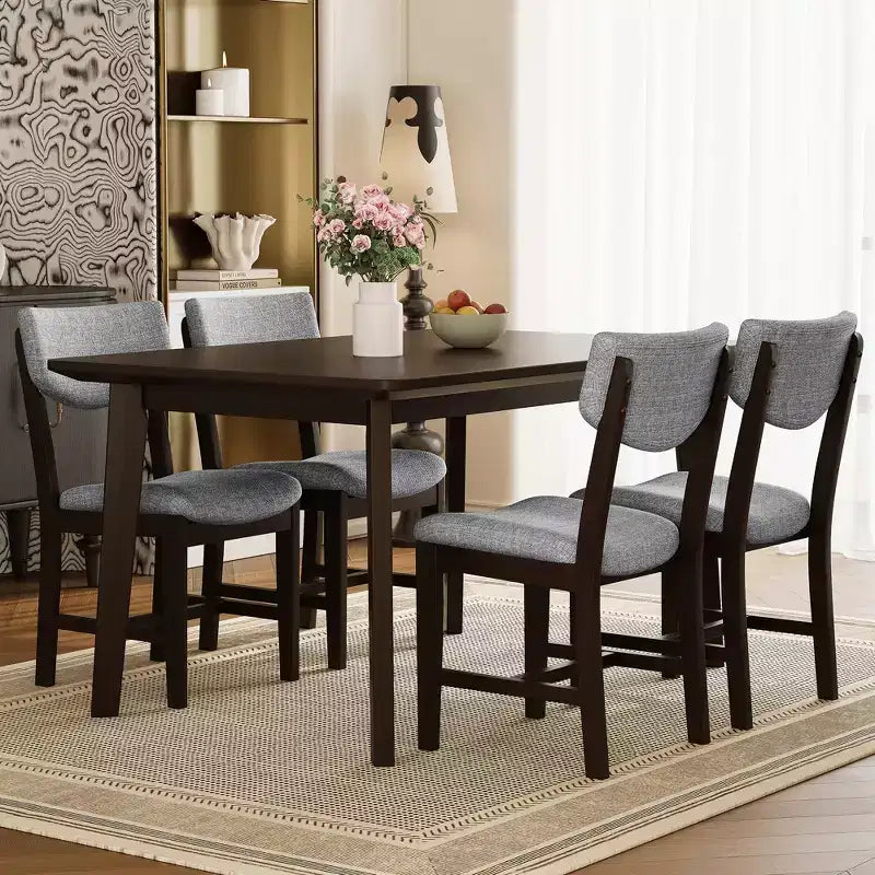 Set da pranzo in stile rustico GDFStudio Conner da 5 pezzi, composto da 1 tavolo in legno massello e 4 sedie imbottite