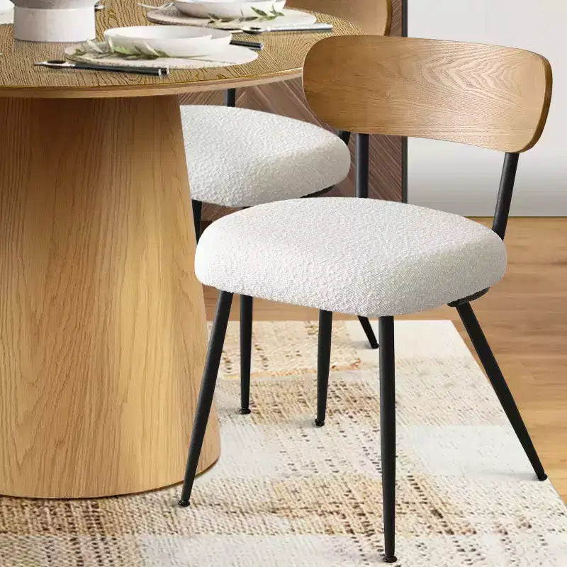 Set da pranzo rotondo da 5 pezzi, tavolo con piedistallo in rovere da 42 e 4 sedie imbottite in bouclé, schienali in legno di frassino e gambe in metallo - Panipeachy