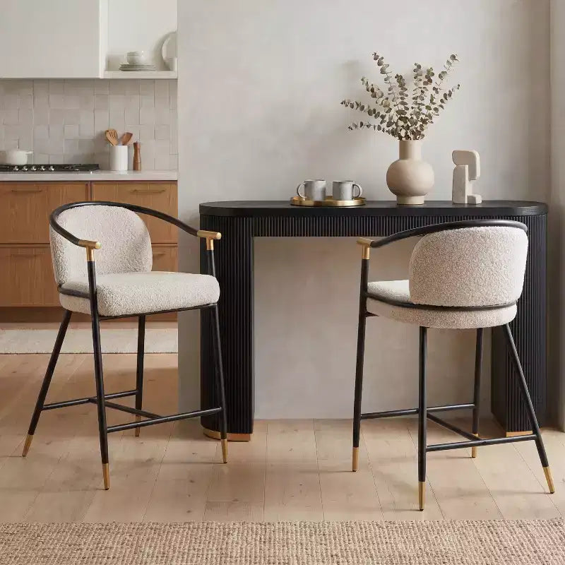 Christopher Knight Home Kun 3-teiliges modernes Set aus Bouclé-gepolsterten Barhockern mit langem geriffeltem Tisch